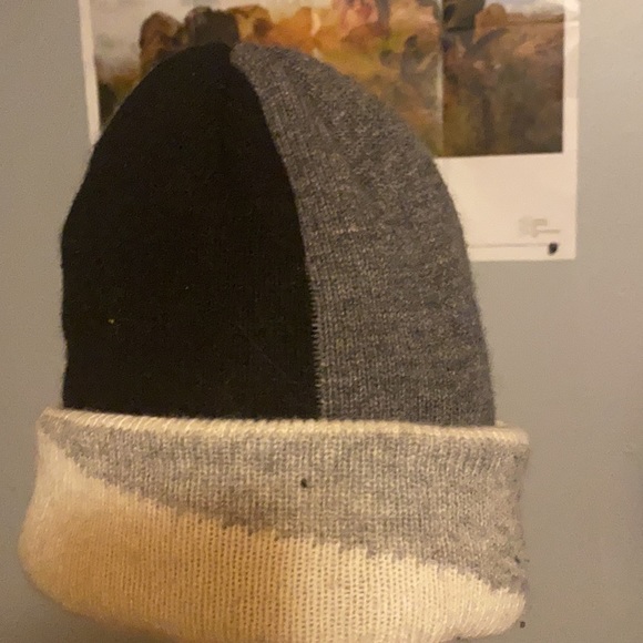 Praying Rabbit beanie - Picture 2 of 2
